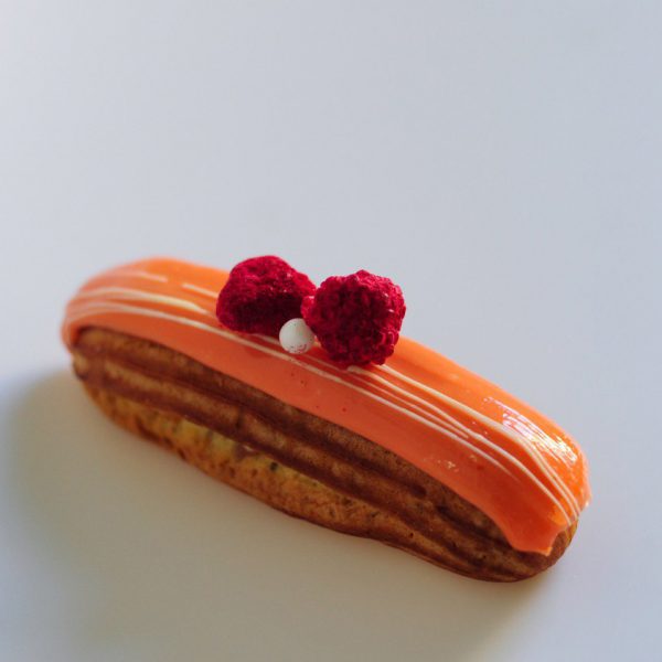 Эклер манго-малина в Polverol Киев